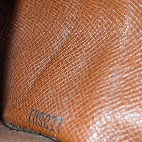 Louis Vuitton Monogram Key Holder/Wallet #1062💥PRICE DROP💥 - Picture 9 of 9